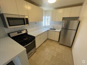 Building Photo - 727 1/2 Ensenada Ct