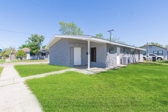 Building Photo - 312 N Gaillard St Building Photo - 312 N Gaillard St