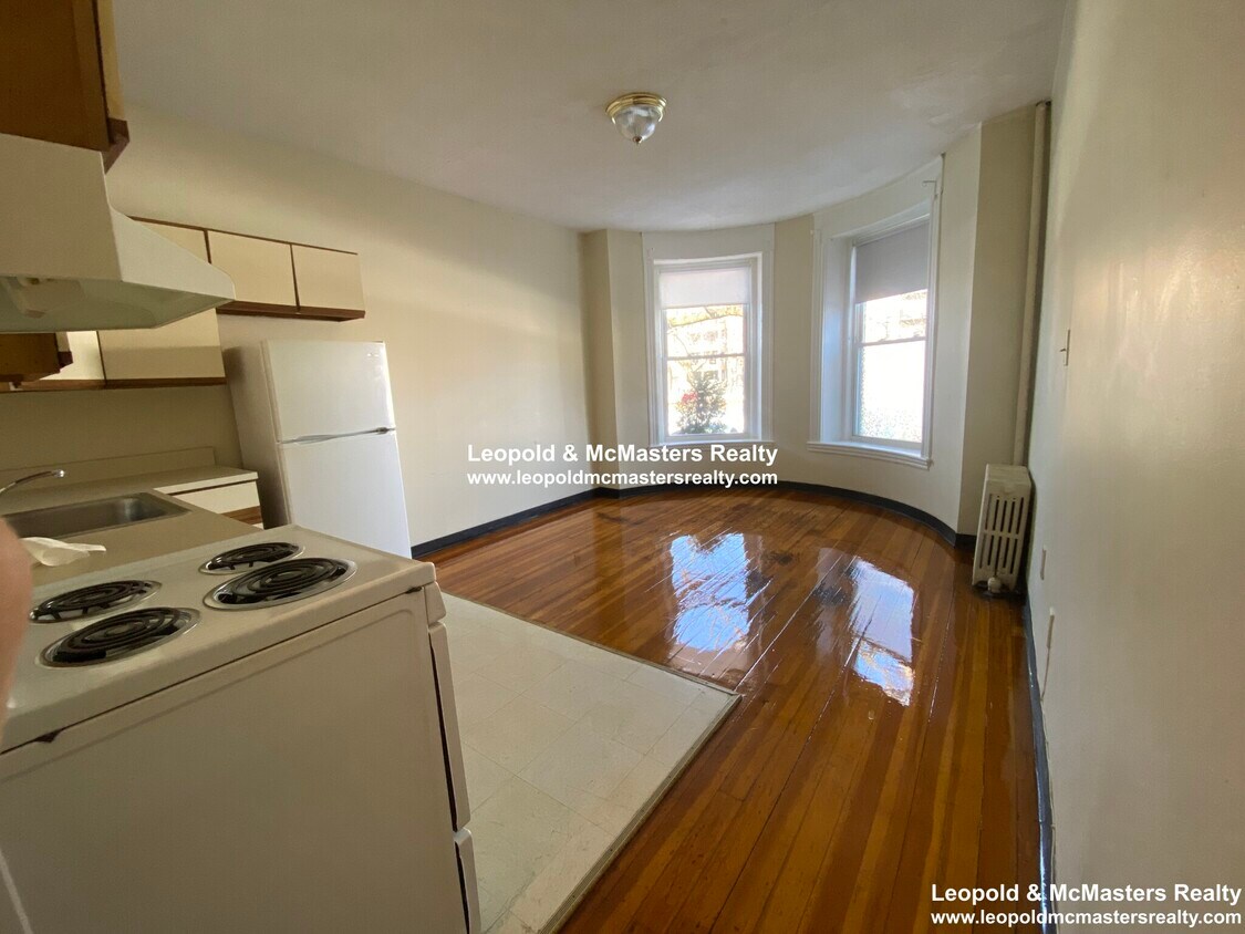 Foto principal - 1114 Commonwealth Ave