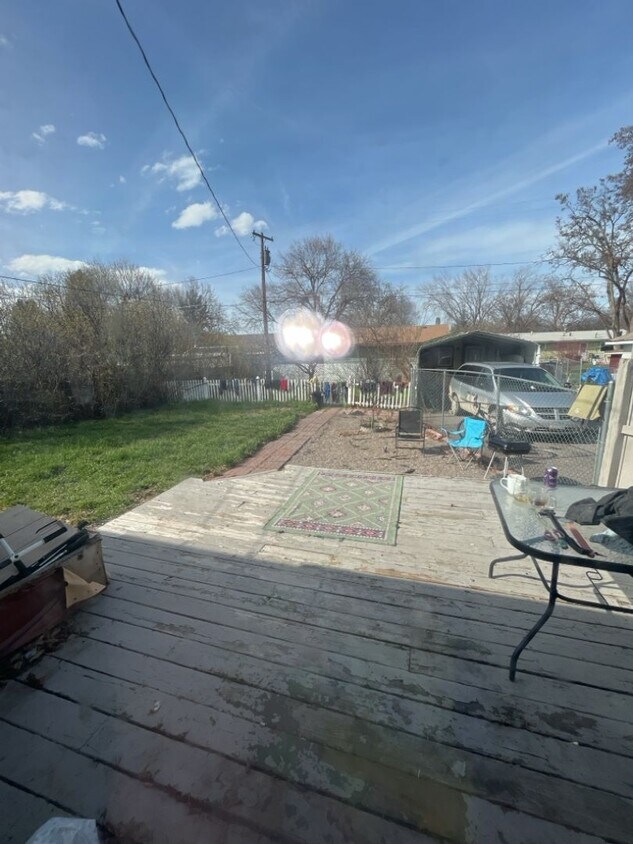 Foto del edificio - 4 Bed - 2 Bath - Fenced Yard