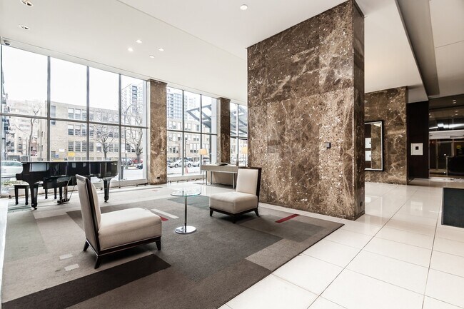Foto del edificio - 655 W Irving Park Rd