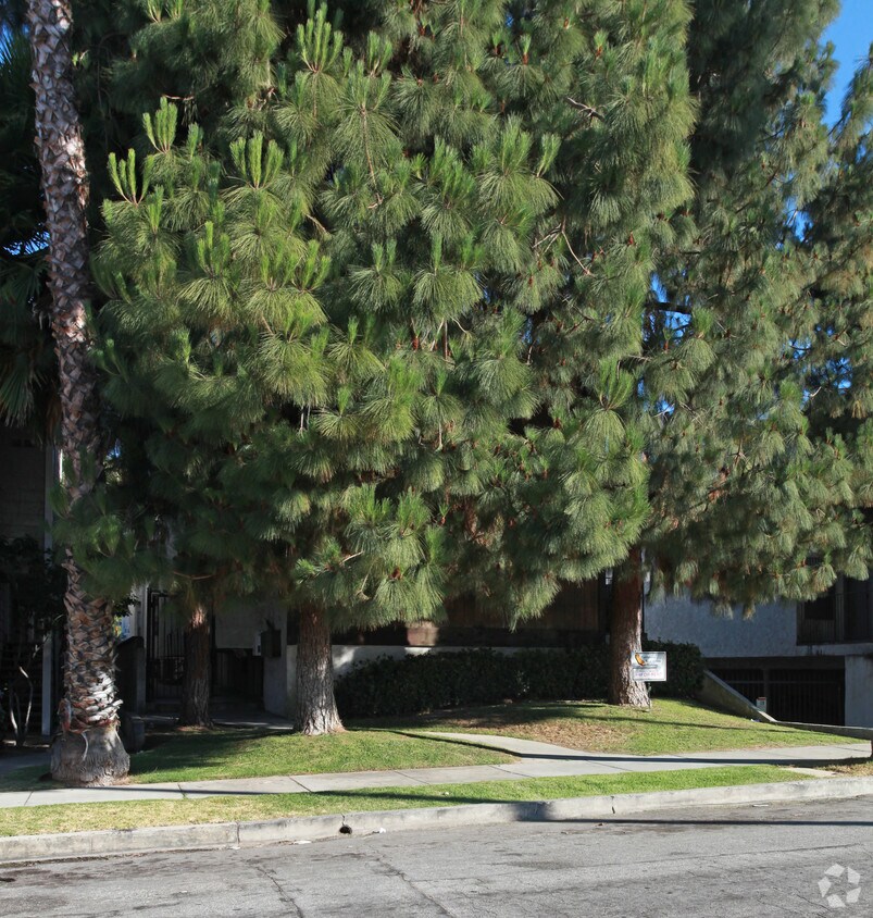 Building Photo - 1155- Linden Ave