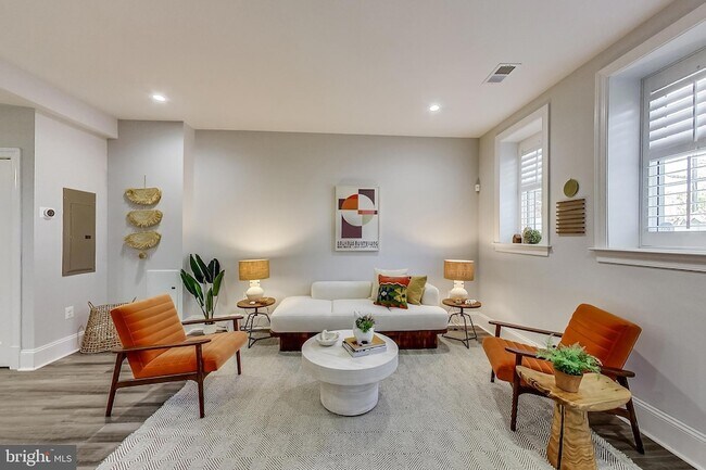 Foto del edificio - 819 D St NE