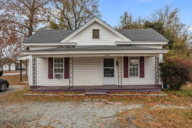 Building Photo - Newly Renovated 2 bed 1 bath!