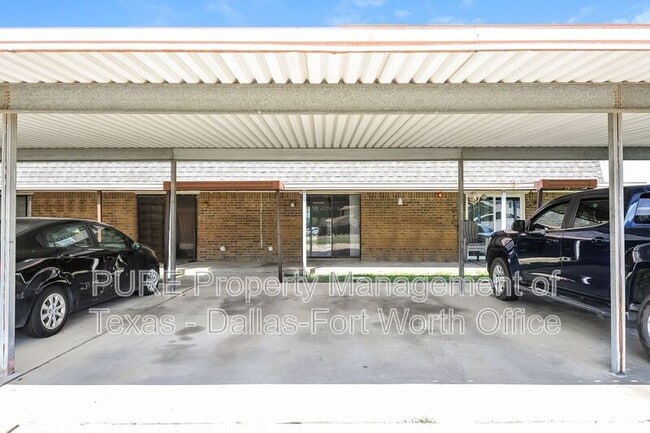 Building Photo - 1128 Highbush Dr