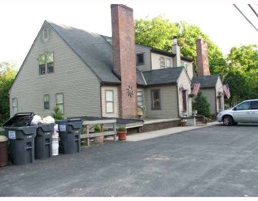 Building Photo - 142-148 Burlingham Rd