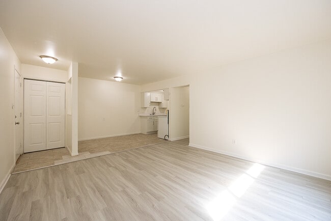Building Photo - Redford Square Apartments
