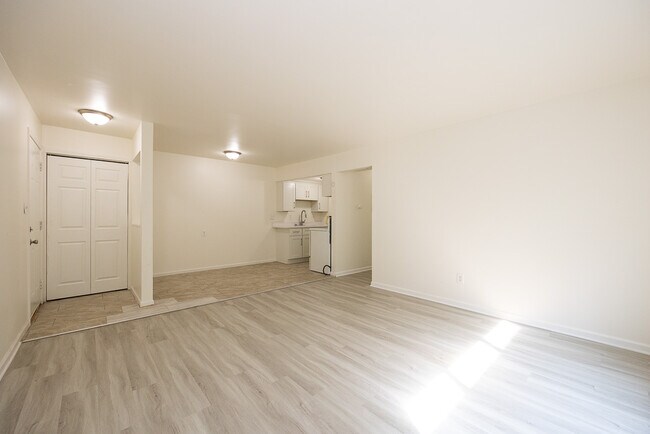 Foto del edificio - Redford Square Apartments