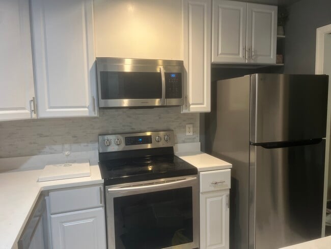 Foto del edificio - 2802 Lee Oaks Pl