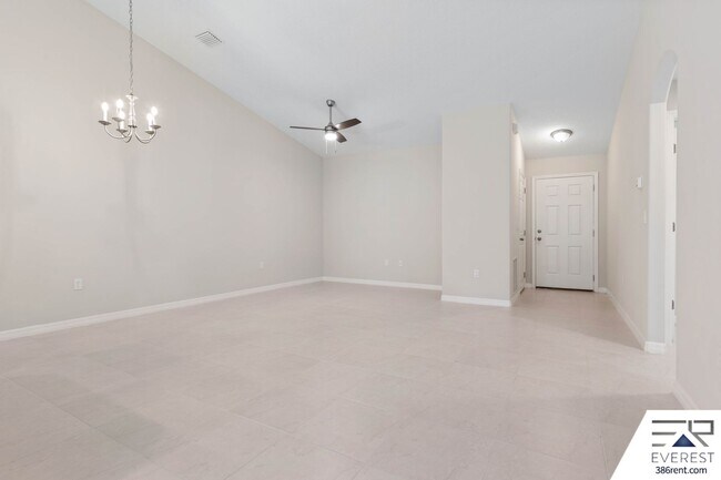 Foto del edificio - LIKE NEW 3/2/1 TOWNHOUSE IN BEAUTIFUL SEMINOLE WOODS