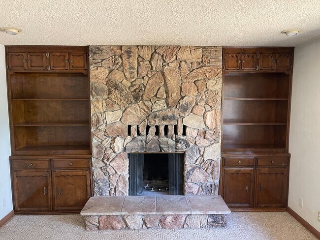 Foto del edificio - Paradise Oasis-3 bed 2 bath home, Back yard, covered deck, garage, no cats