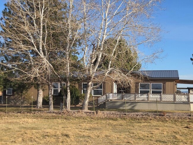 Building Photo - Beautiful Country Home, Powell Butte