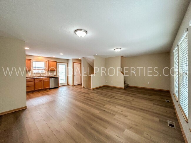 Foto del edificio - Wonderful Special, Wont Last!!  2 Bedroom, 2.5 Bath Townhome in Urbandale