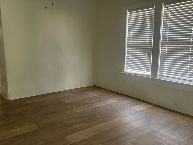 Foto del edificio - 1380 Live Oak St