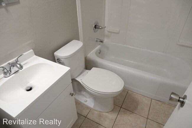 Building Photo - 3 br, 1 bath House - 6451 Barker Dr S
