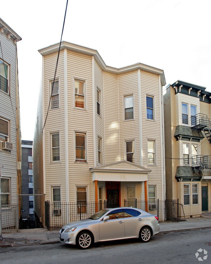 Building Photo - 73 Jackson St