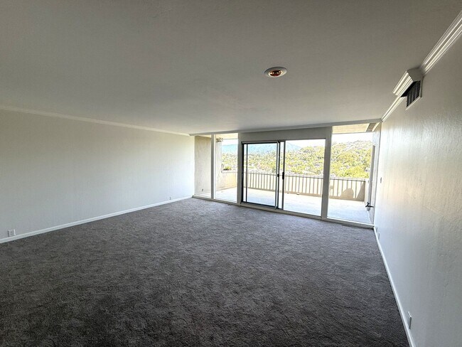 Building Photo - STUNNINGLY UPDATED 2 BED / 1 BATH TIBURON ...
