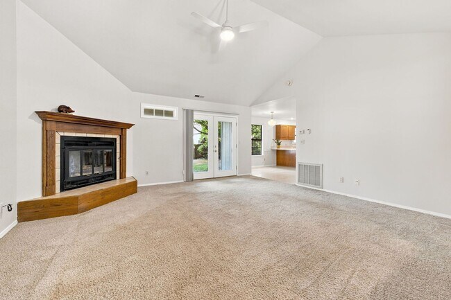Foto del edificio - Spacious 3 Bed, 2 Bath Home with Fenced Backyard on Fayetteville's East Side