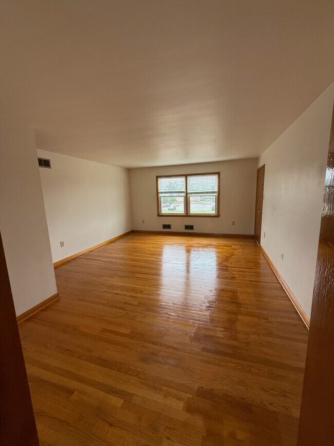 Living Room - 338 S Jefferson St