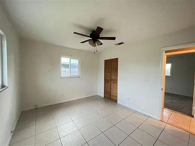Foto del edificio - For Rent