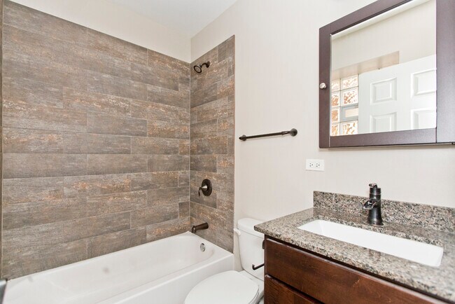 Foto del edificio - 5056 N Winchester Ave