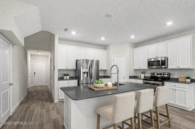 Building Photo - 10357 Benson Lake Dr