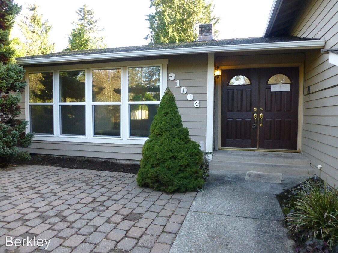 Primary Photo - 4 br, 2.5 bath House - 31006 44th Ave S