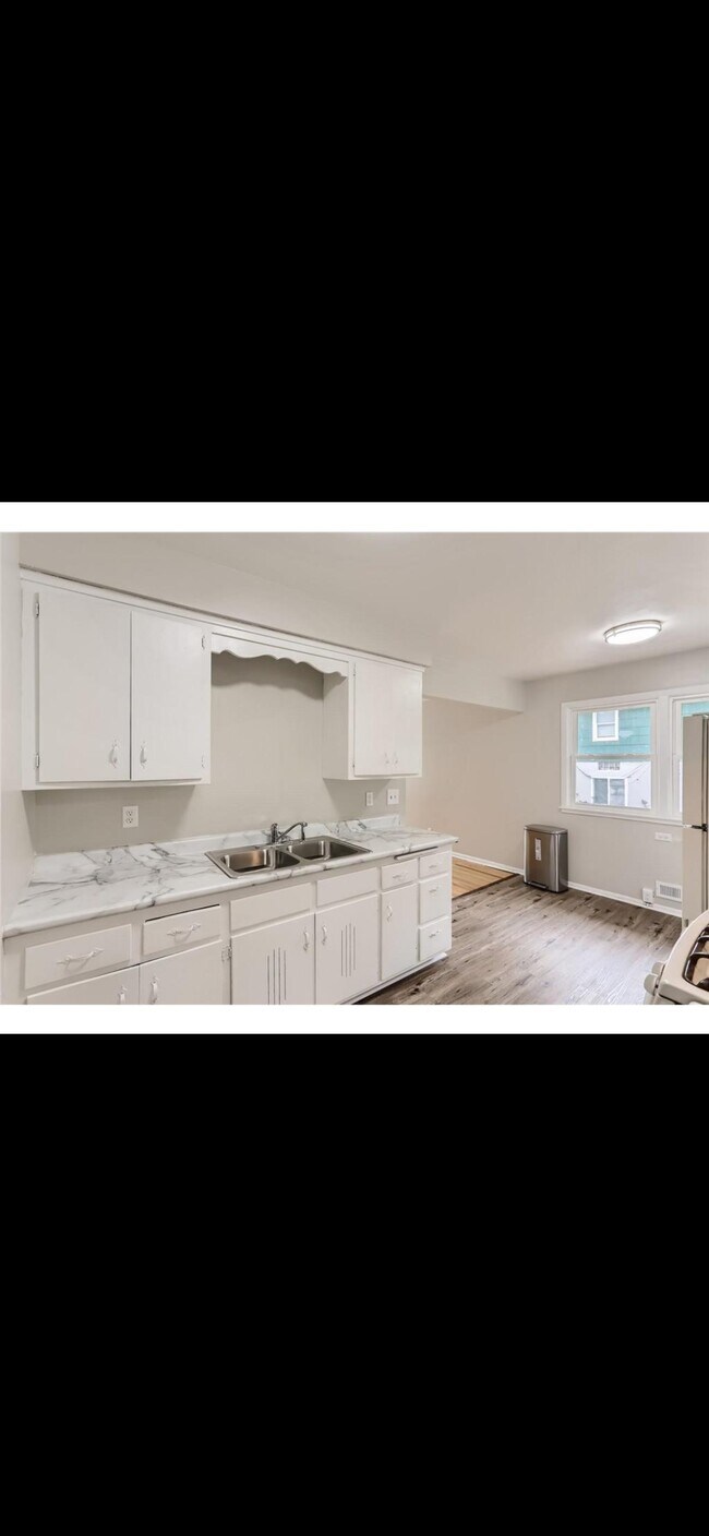 Building Photo - 4310 3rd St NE