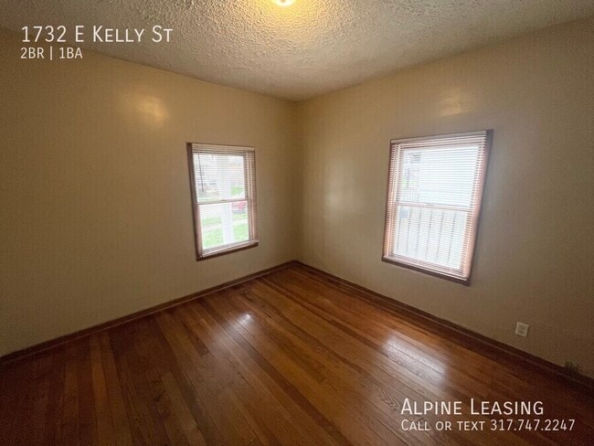 Building Photo - Near Southeast 2BR House!