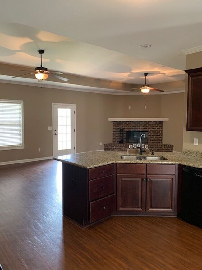 Building Photo - Spacious 3 Bed 3 Bath Available Fall 2025!...