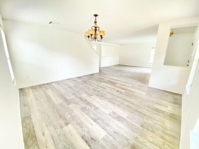 Foto del edificio - 13631 Phoenix Dr