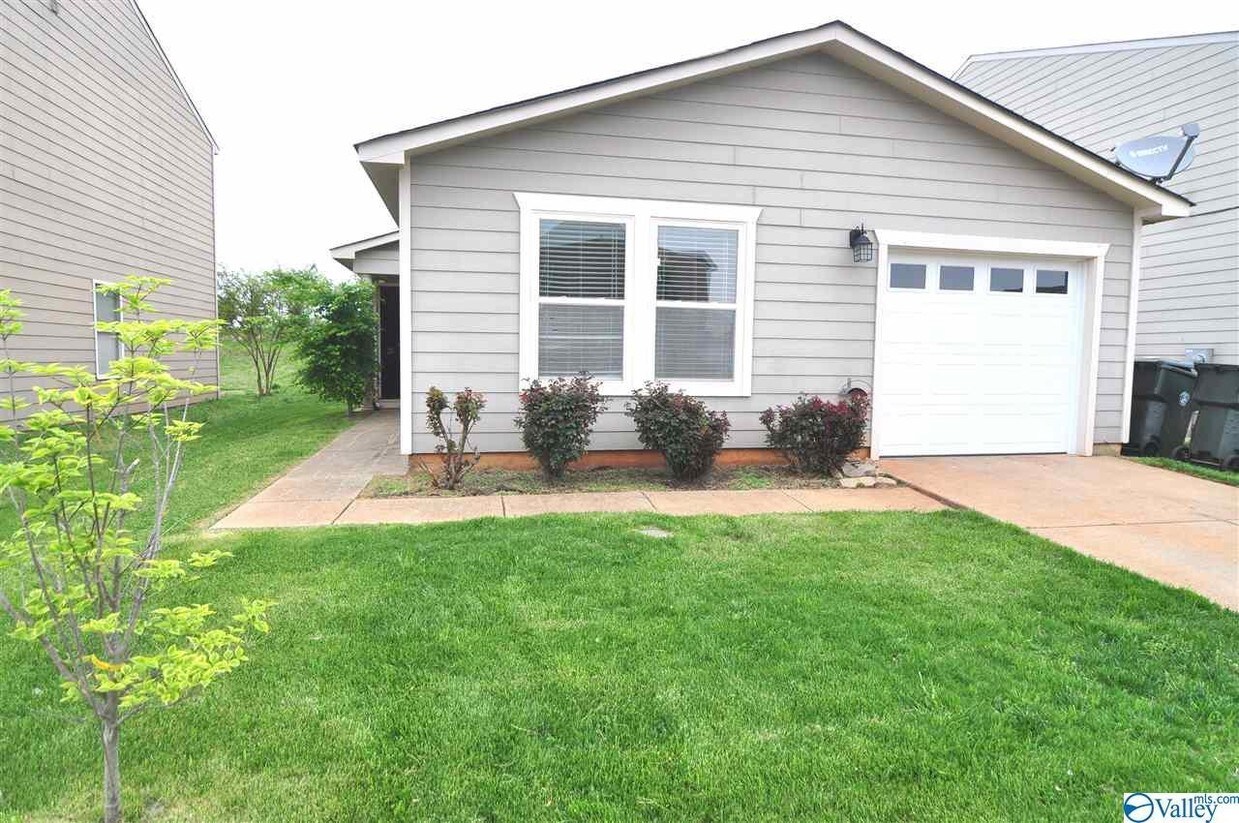 220 Tybee Dr, Madison, AL 35756 Room for Rent in Madison, AL