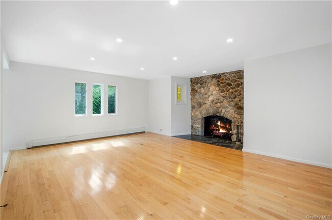 Foto del edificio - 166 Valley Stream Rd E