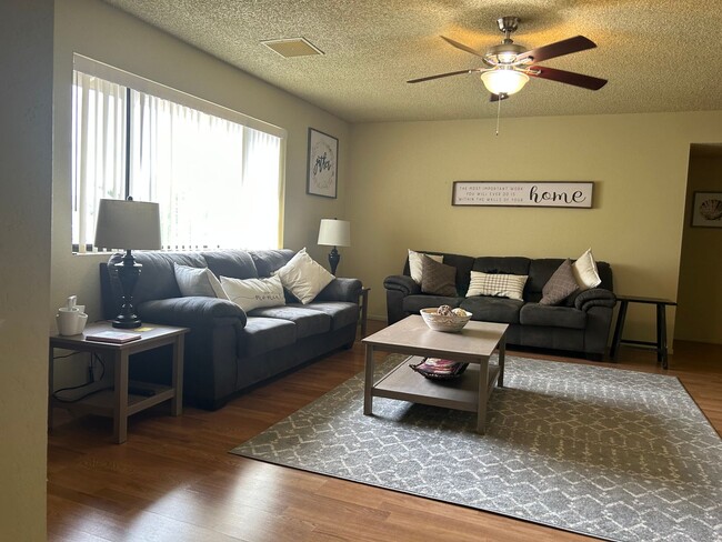 Building Photo - Long term unfurnished Pool Home