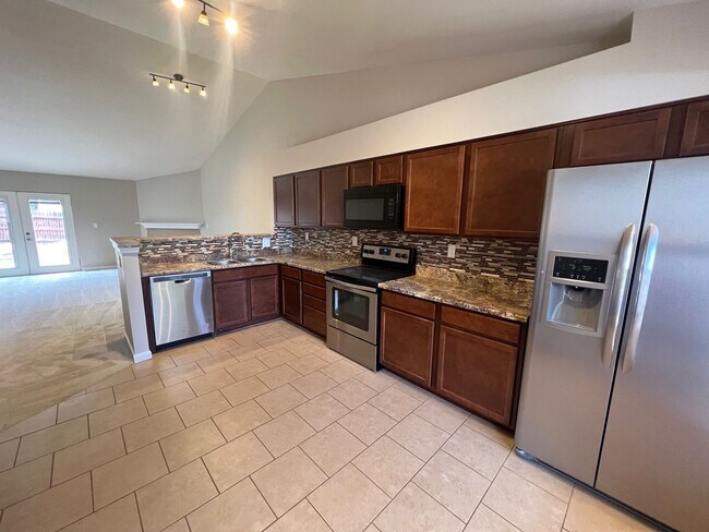 Foto del edificio - Beautiful 4 bedroom ranch style home avail...