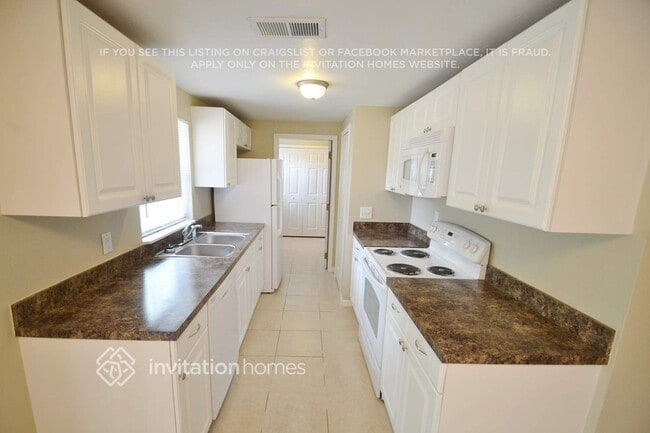 Building Photo - 711 Starke Lake Cir