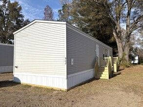 Building Photo - 907 McFadden St