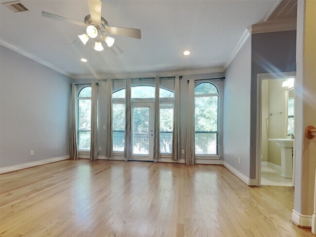 Building Photo - 1511 Paige St