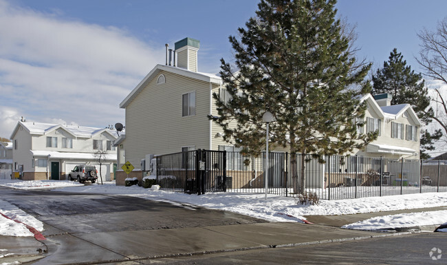 Building Photo - Riverview Townhomes