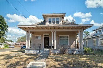 Building Photo - 1432 W Knox Ave
