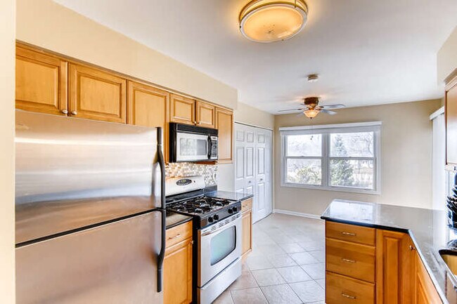 Building Photo - 1907 Gresham Cir