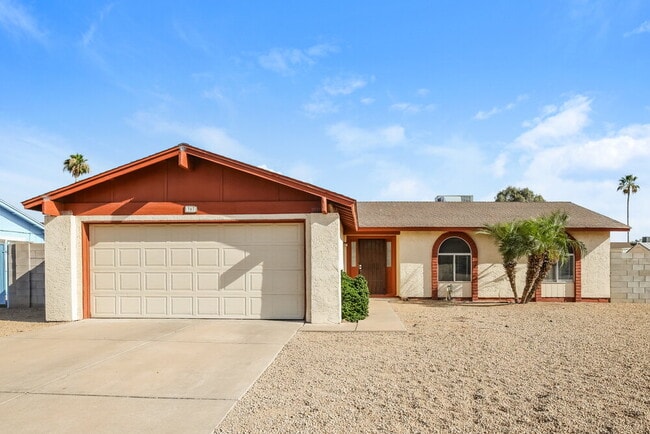 Building Photo - 307 W Nopal Pl