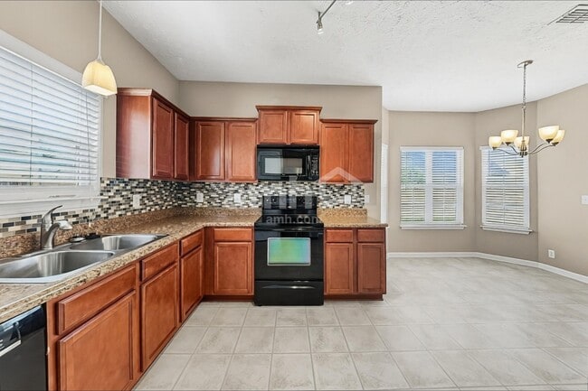 Building Photo - 620 Buck Cherry Way