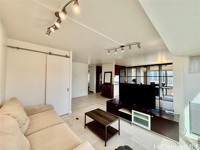 Building Photo - 1750 Kalakaua Ave