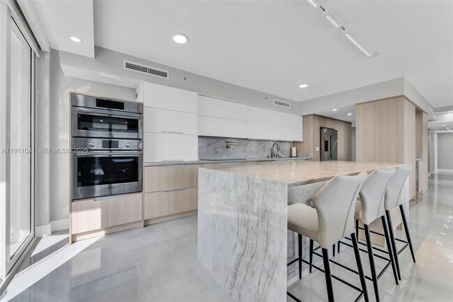 Foto del edificio - 19707 Turnberry Way