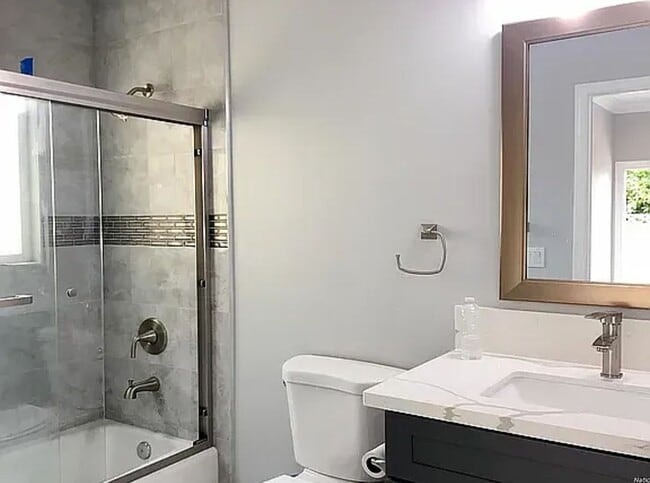 Building Photo - 12416 Pine St