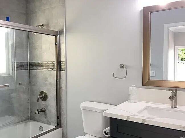 Foto del edificio - 12416 Pine St