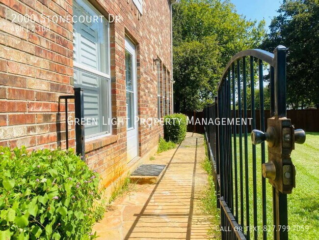 Foto del edificio - 2000 Stonecourt Dr