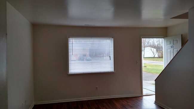 Building Photo - 108 Oak Meadow Dr