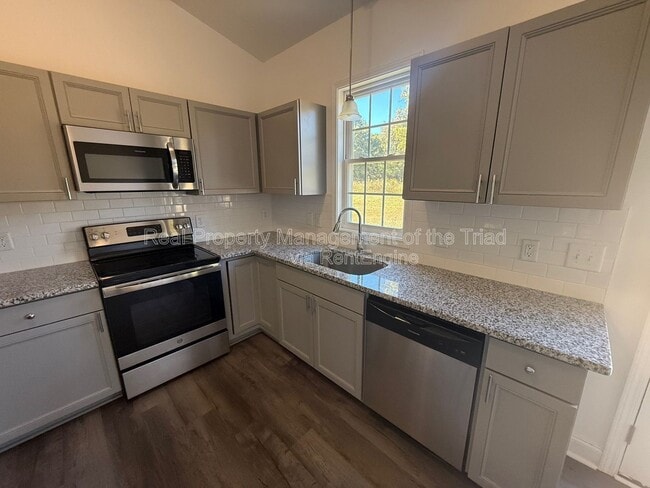 Foto del edificio - 3773 Hinshaw Country Rd